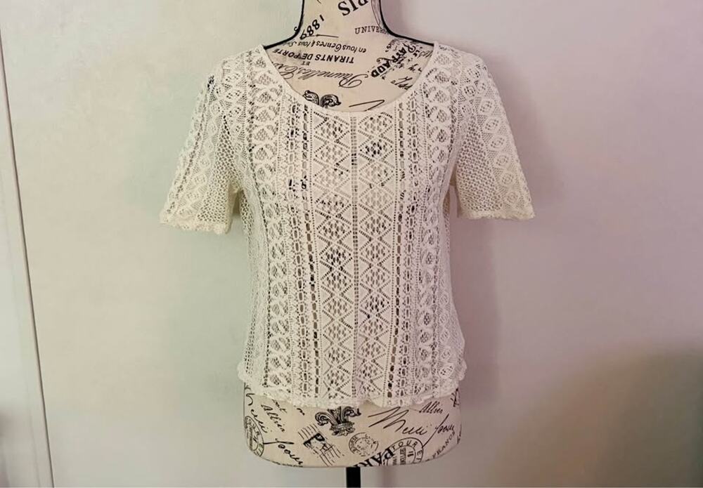 Women’s American Eagle Open-Knit Crochet Blouse Size Small